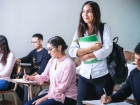 Students are studying in the class